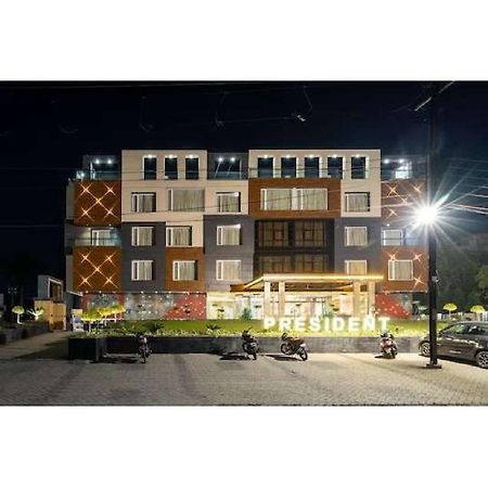 Hotel Shivay President Ujjain Exteriör bild