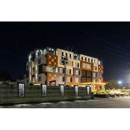 Hotel Shivay President Ujjain Exteriör bild