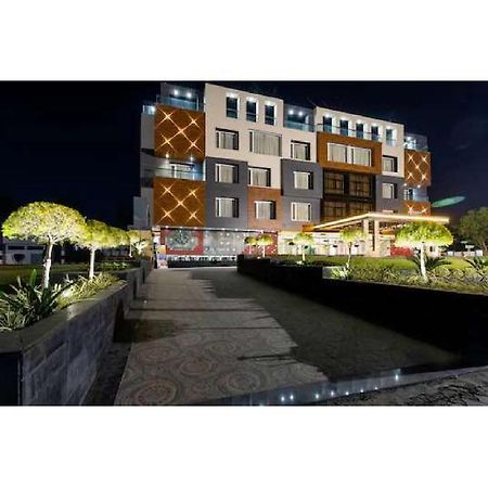 Hotel Shivay President Ujjain Exteriör bild