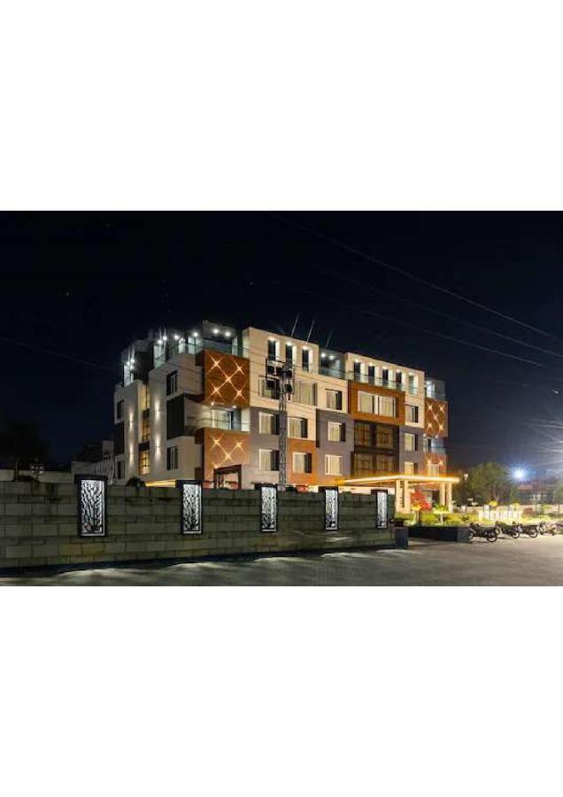 Hotel Shivay President Ujjain Exteriör bild
