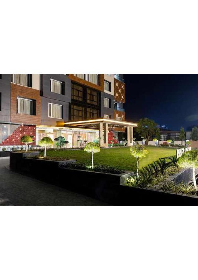 Hotel Shivay President Ujjain Exteriör bild