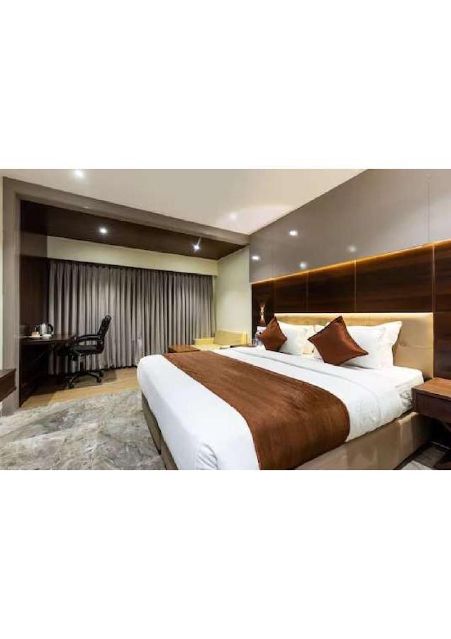 Hotel Shivay President Ujjain Exteriör bild
