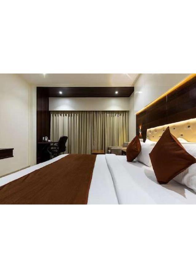 Hotel Shivay President Ujjain Exteriör bild